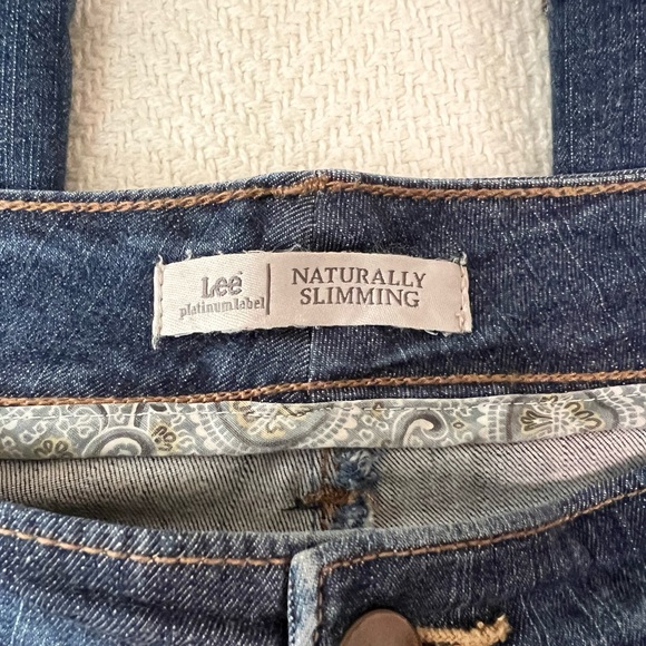 LEE Platinum Label Women's 18 Med Naturally Slimming Slight Flare Stretch Jeans - Picture 4 of 10